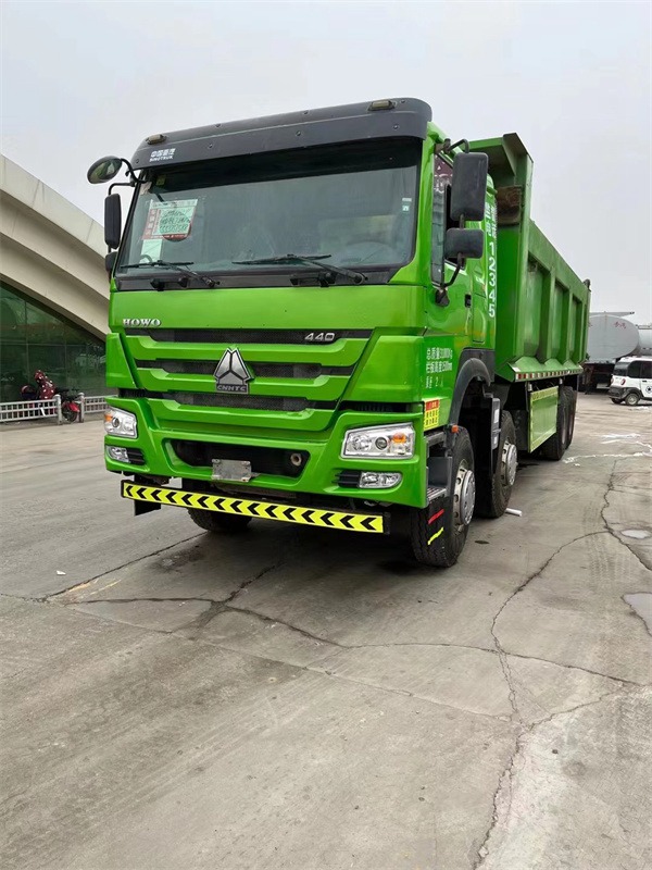 二手重汽豪沃自卸車(chē)